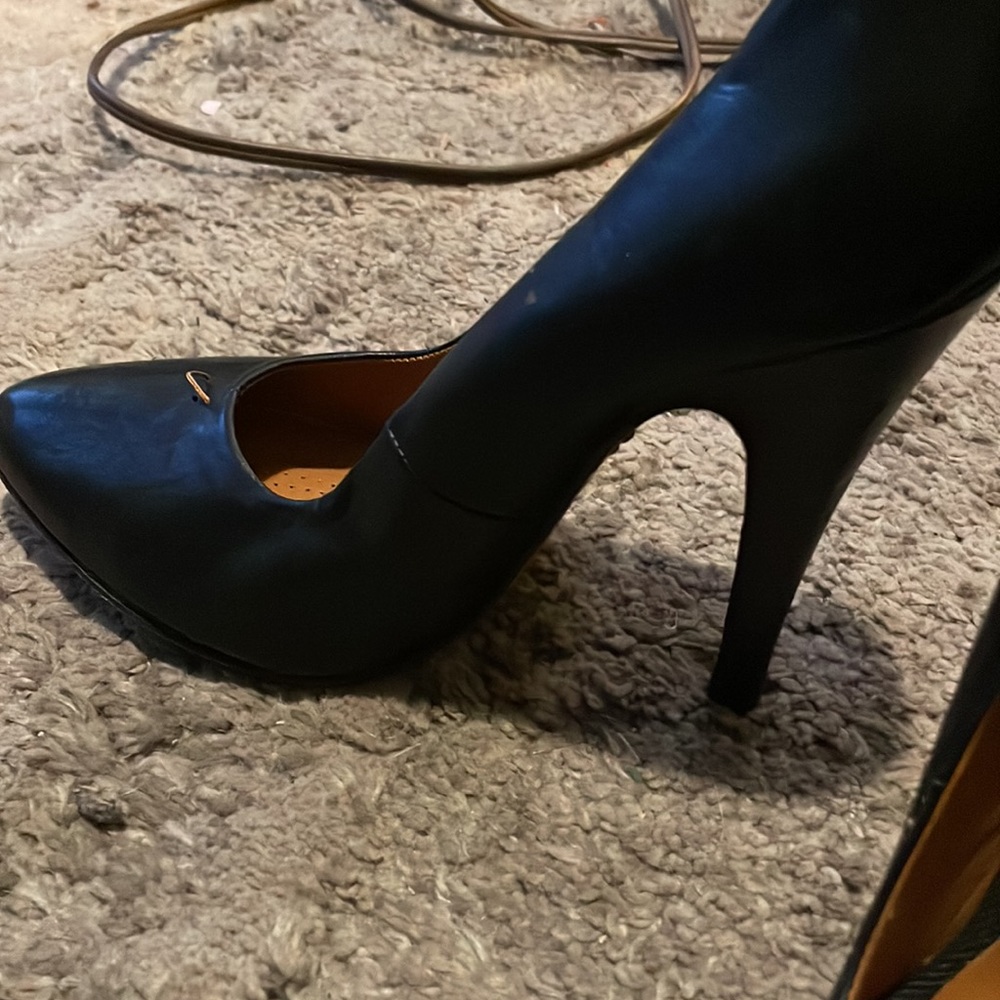 Shoes - Picture 2 of 6
